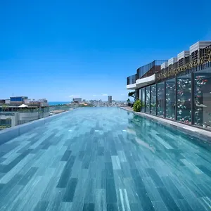 Golden Lotus Grand - Panoramic Rooftop Bar & Daily Afternoon Tea Отель